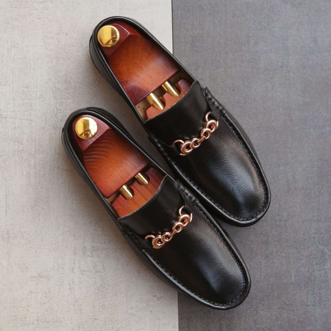 AS 9901 -Adler Shoes Makes Pakistan Best Handmade Leather Shoes.● Upper: 100% Original Aniline Leather ● Sole: 100% Original Cow Leather Sole ● Lining: Anti-bacterial lining with added comfort ● Warranty: 3-Month Repair Warranty