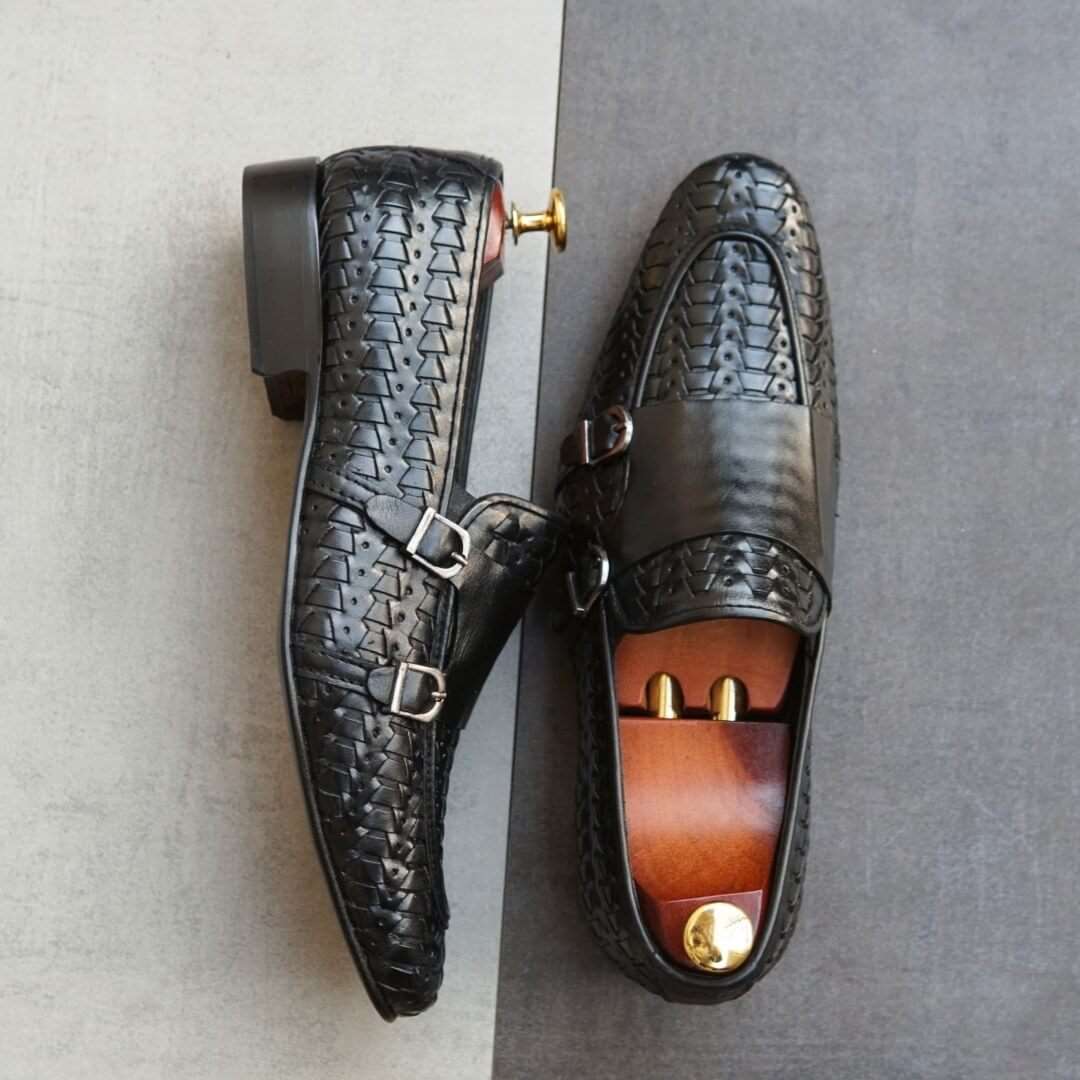 AS- 2525 DBBLK -Adler Shoes Makes Pakistan Best Handmade Leather Shoes.● Upper: 100% Original Aniline Leather ● Sole: 100% Original Cow Leather Sole ● Lining: Anti-bacterial lining with added comfort ● Warranty: 3-Month Repair Warranty