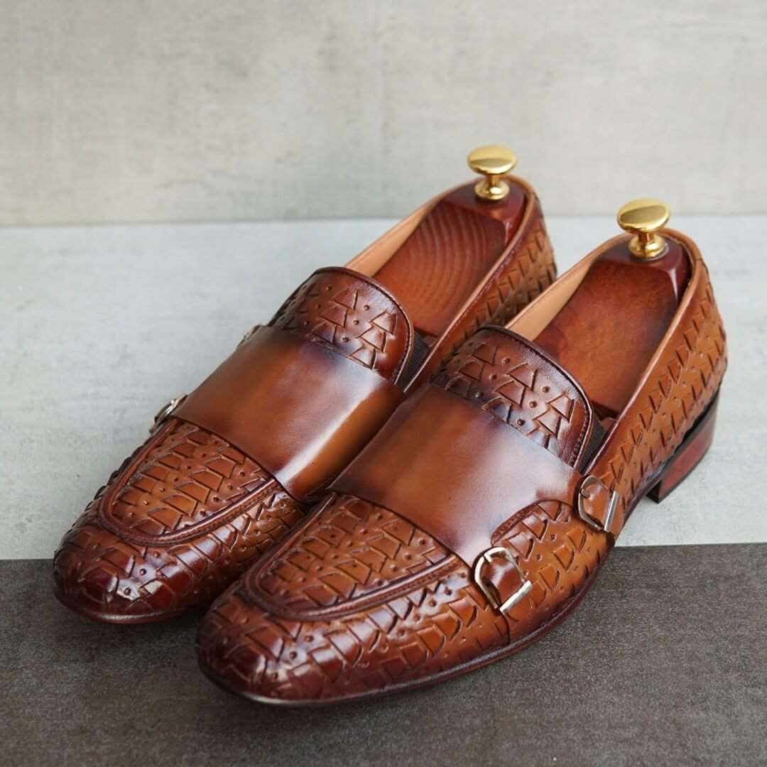 AS-2525 DB -Adler Shoes Makes Pakistan Best Handmade Leather Shoes.● Upper: 100% Original Aniline Leather ● Sole: 100% Original Cow Leather Sole ● Lining: Anti-bacterial lining with added comfort ● Warranty: 3-Month Repair Warranty