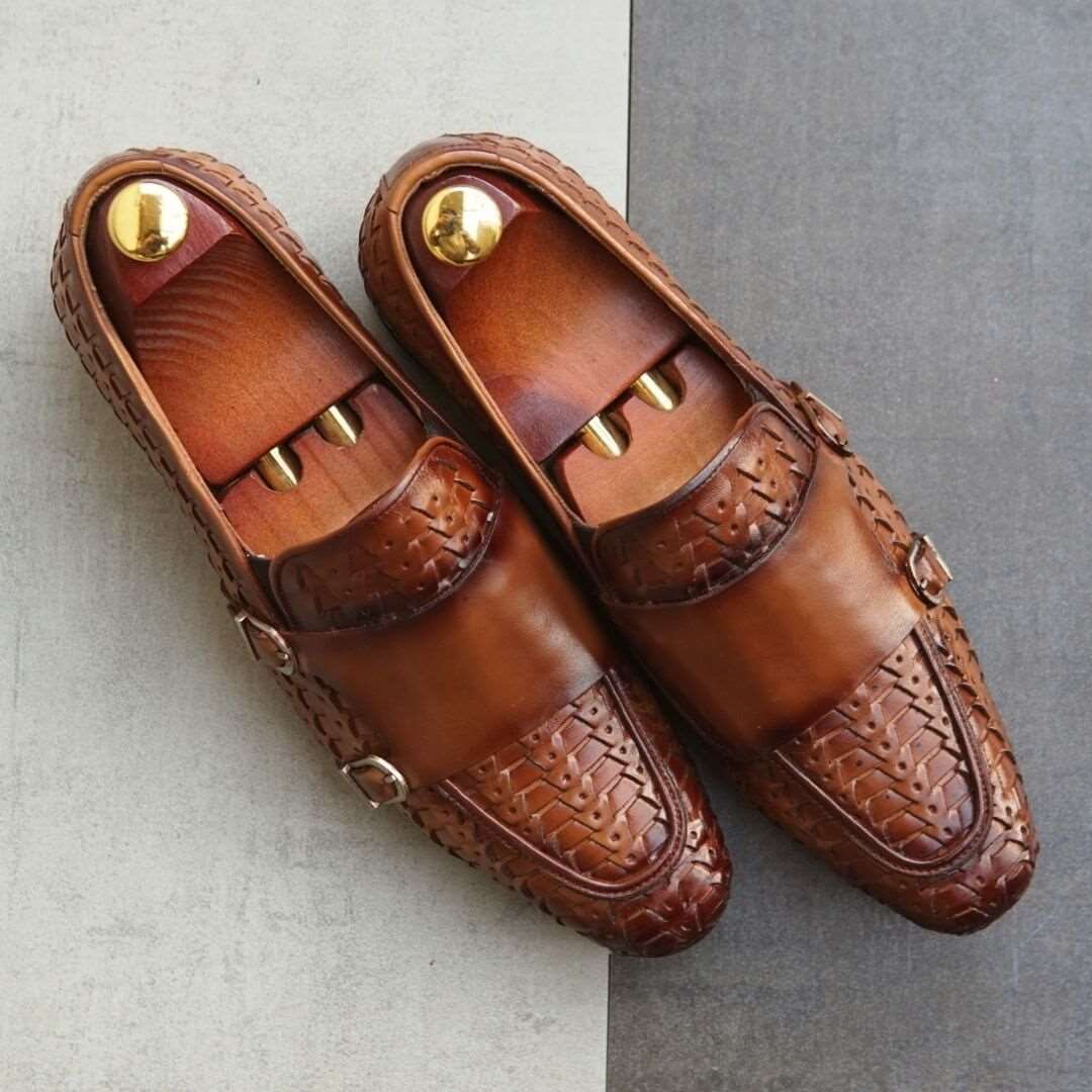 AS-2525 DB -Adler Shoes Makes Pakistan Best Handmade Leather Shoes.● Upper: 100% Original Aniline Leather ● Sole: 100% Original Cow Leather Sole ● Lining: Anti-bacterial lining with added comfort ● Warranty: 3-Month Repair Warranty