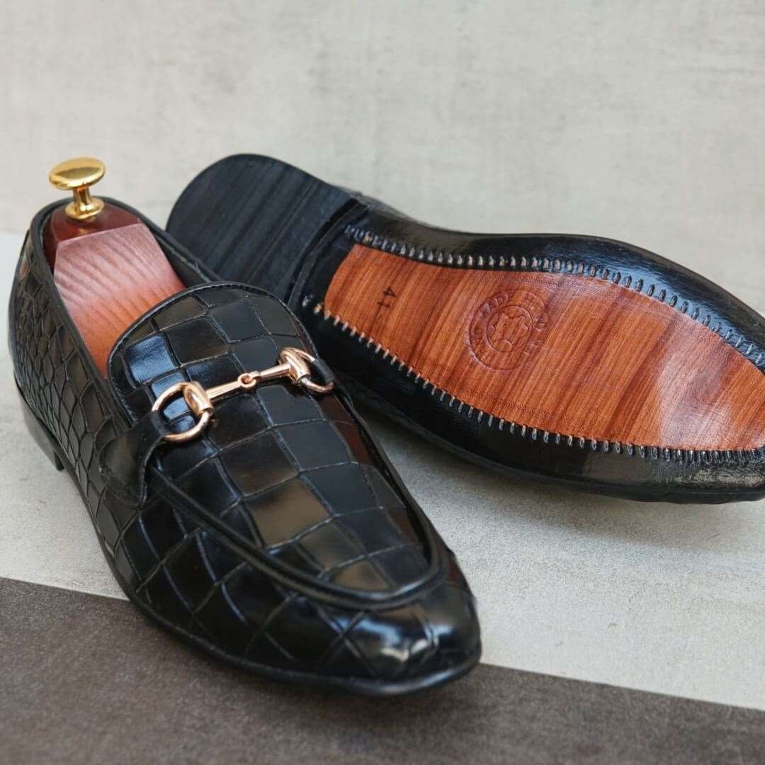 AS-001-F (c) Adler Shoes Makes Pakistan Best Handmade Leather Shoes.● Upper: 100% Original Aniline Leather ● Sole: 100% Original Cow Leather Sole ● Lining: Anti-bacterial lining with added comfort ● Warranty: 3-Month Repair Warranty