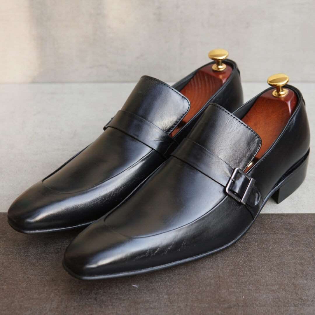 AS 2392 -Adler Shoes Makes Pakistan Best Handmade Leather Shoes.● Upper: 100% Original Aniline Leather ● Sole: 100% Original Cow Leather Sole ● Lining: Anti-bacterial lining with added comfort ● Warranty: 3-Month Repair Warranty