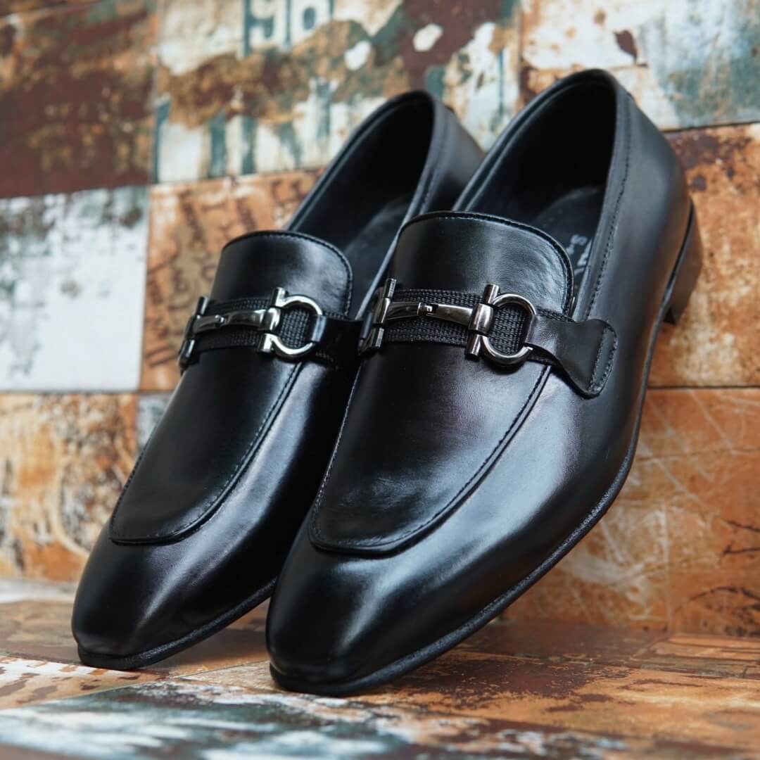 AS 2907 -Adler Shoes Makes Pakistan Best Handmade Leather Shoes.● Upper: 100% Original Aniline Leather ● Sole: 100% Original Cow Leather Sole ● Lining: Anti-bacterial lining with added comfort ● Warranty: 3-Month Repair Warranty