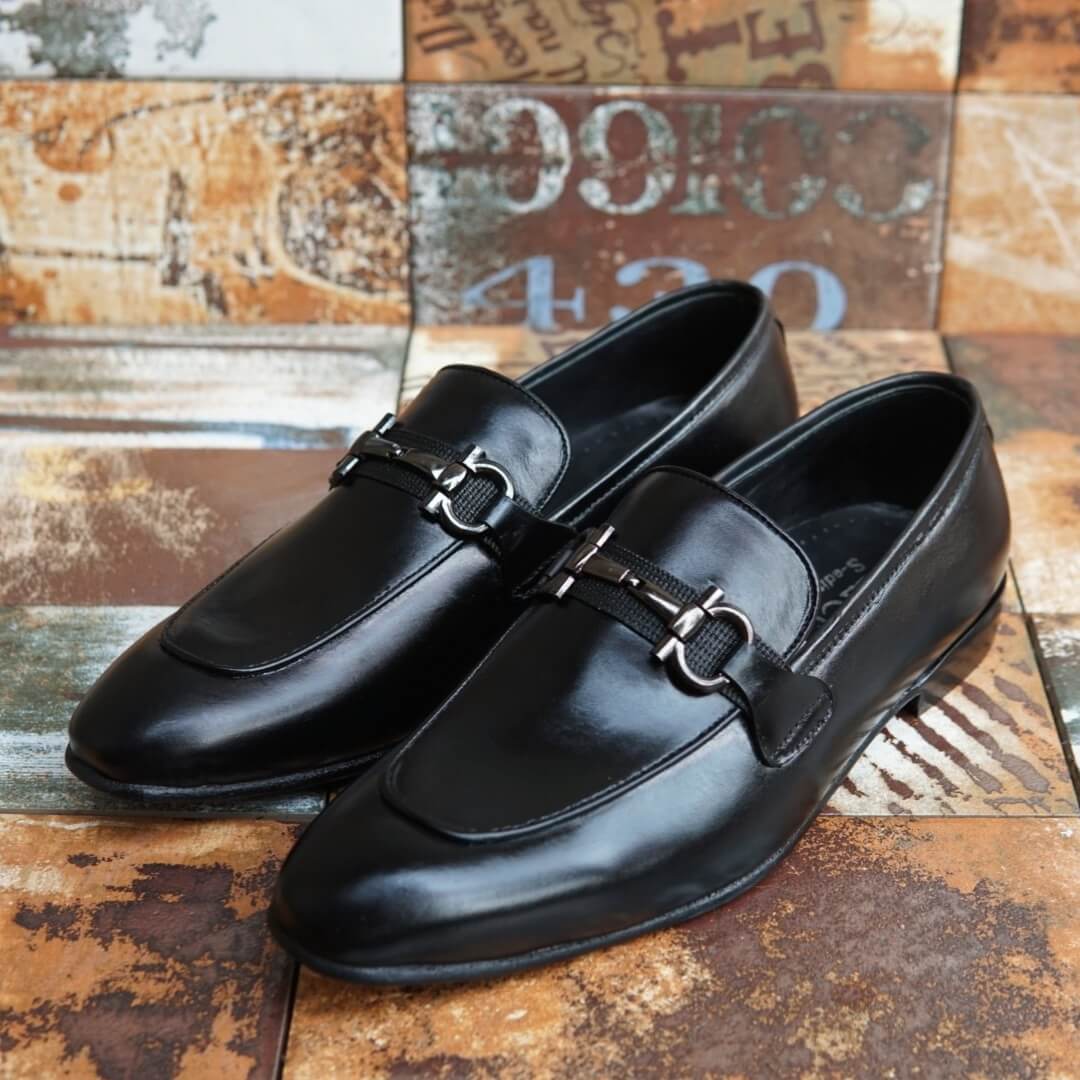 AS 2907 -Adler Shoes Makes Pakistan Best Handmade Leather Shoes.● Upper: 100% Original Aniline Leather ● Sole: 100% Original Cow Leather Sole ● Lining: Anti-bacterial lining with added comfort ● Warranty: 3-Month Repair Warranty