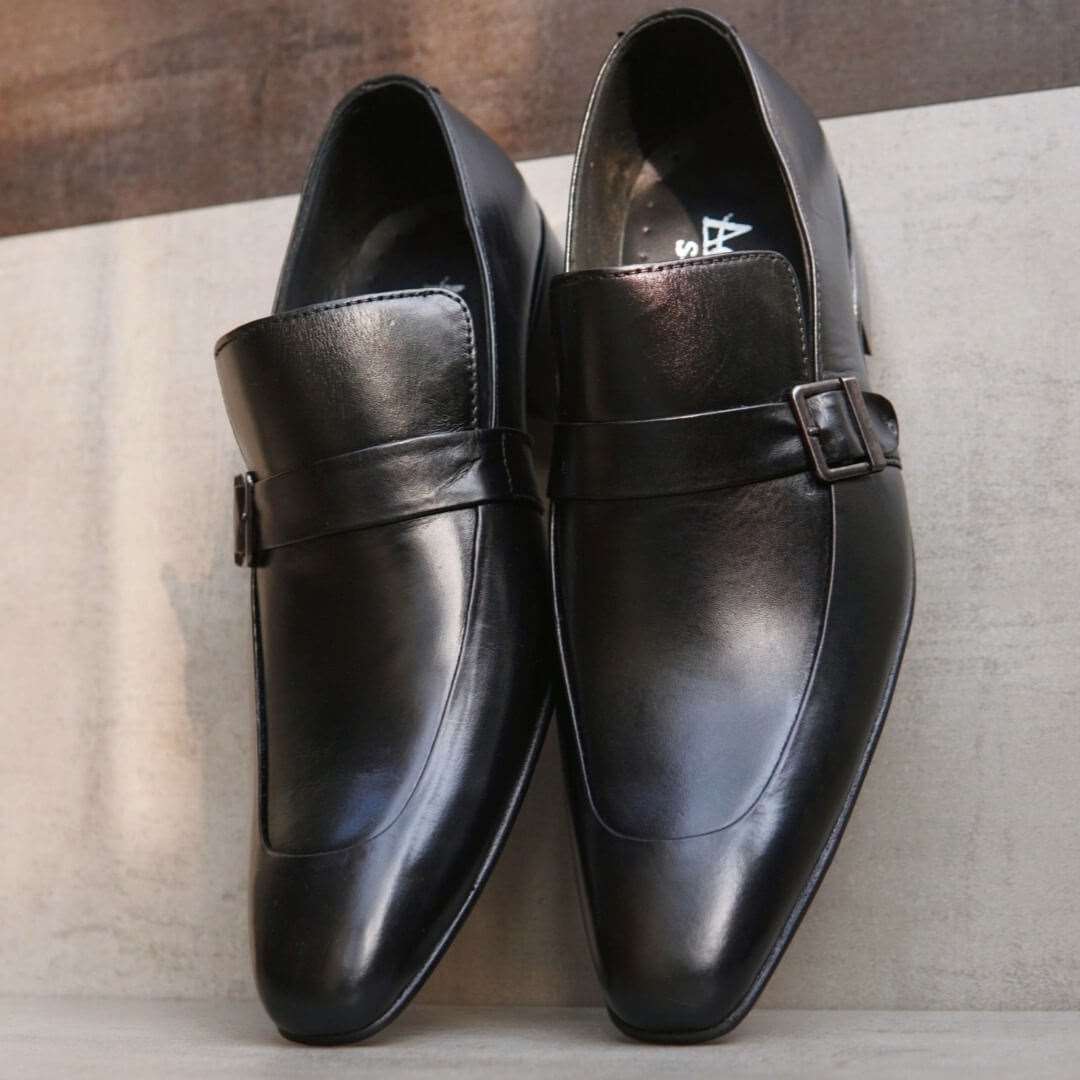 AS 2392 -Adler Shoes Makes Pakistan Best Handmade Leather Shoes.● Upper: 100% Original Aniline Leather ● Sole: 100% Original Cow Leather Sole ● Lining: Anti-bacterial lining with added comfort ● Warranty: 3-Month Repair Warranty