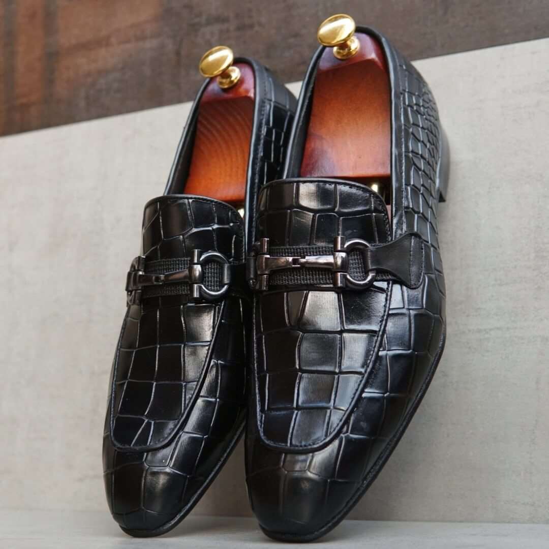 AS 2907 -BLK [c] -Adler Shoes Makes Pakistan Best Handmade Leather Shoes.● Upper: 100% Original Aniline Leather ● Sole: 100% Original Cow Leather Sole ● Lining: Anti-bacterial lining with added comfort ● Warranty: 3-Month Repair Warranty