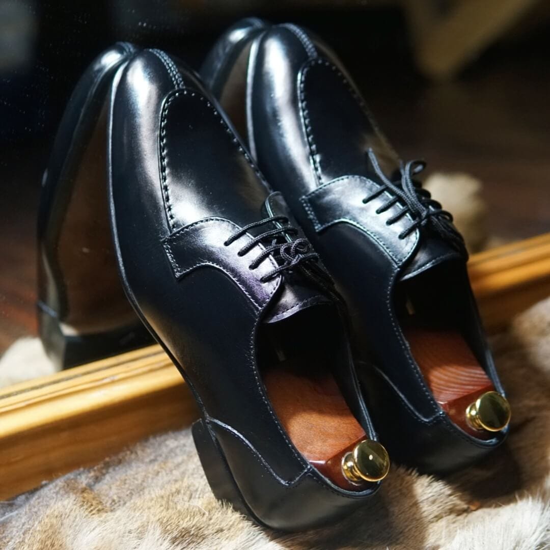 Step into luxury with 2999 100% handmade leather shoes. Our luxurious black leather Laceup are made with premium leather inside and out, with a leather sole for maximum comfort & durability. Put your best foot forward in style & quality, and make a statement that lasts.

