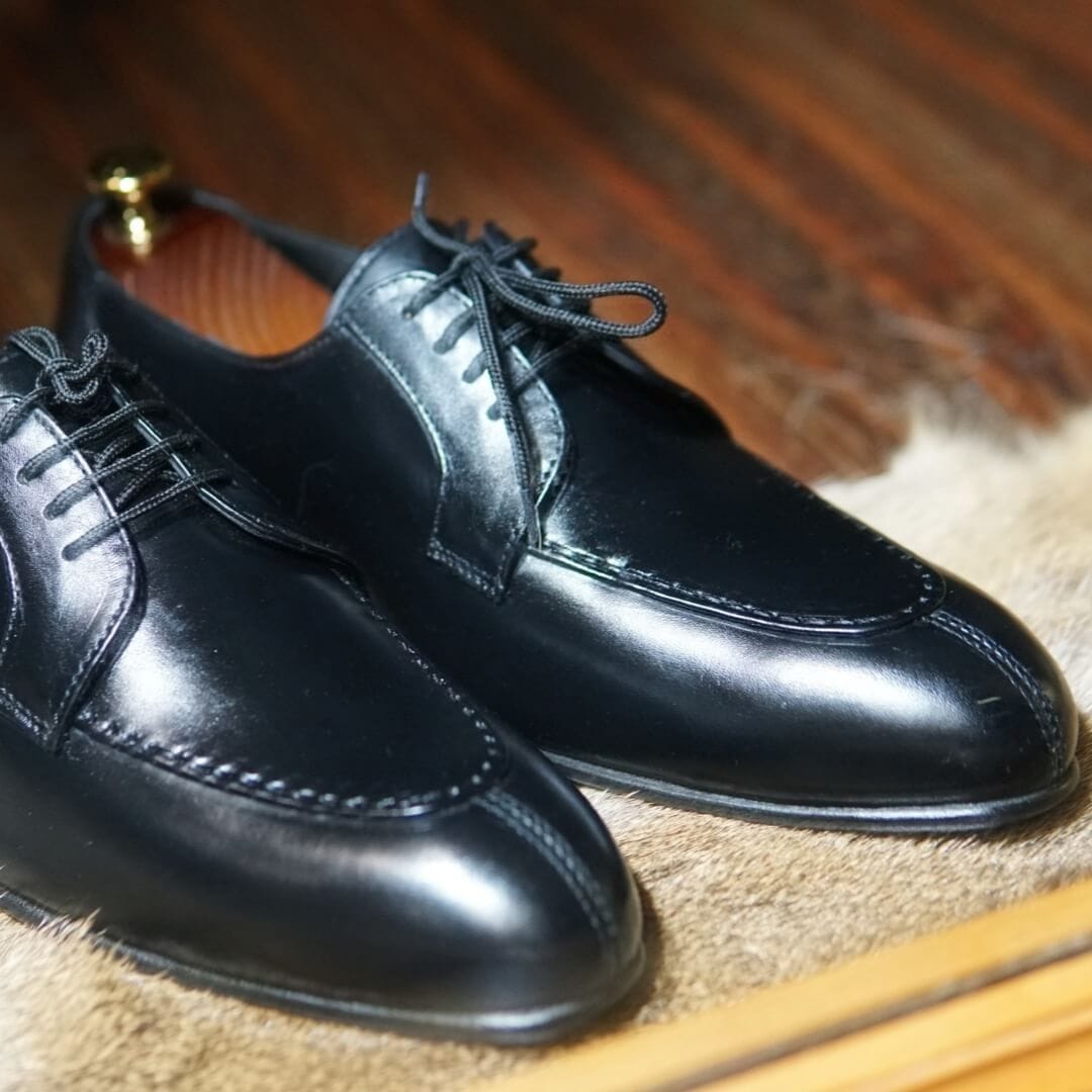 Step into luxury with 2999 100% handmade leather shoes. Our luxurious black leather Laceup are made with premium leather inside and out, with a leather sole for maximum comfort & durability. Put your best foot forward in style & quality, and make a statement that lasts.

