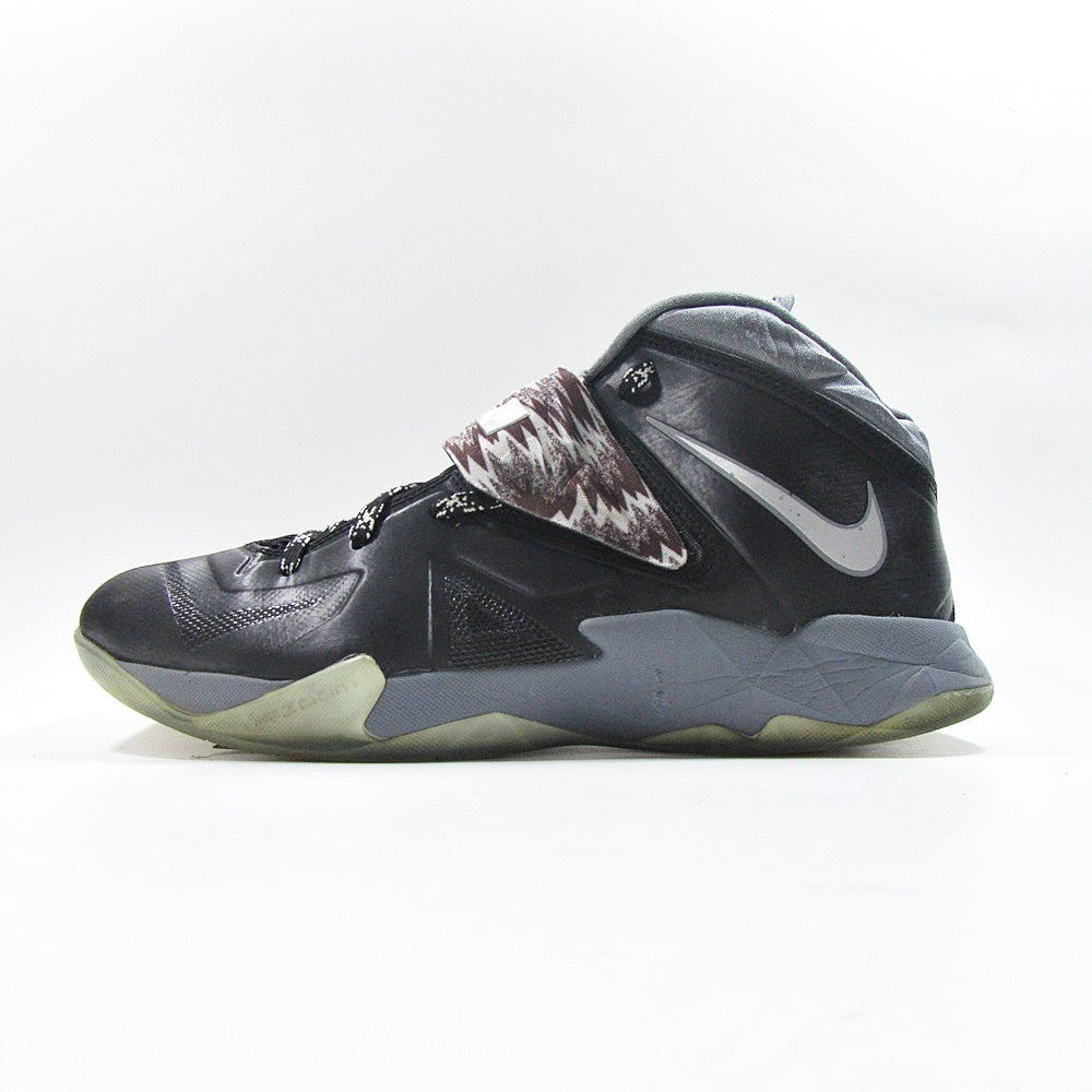 NIKE Lebron James - Khazanay