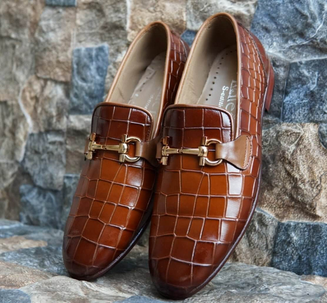 AS 2759 -MxD- Adler Shoes Makes Pakistan Best Handmade Leather Shoes.● Upper: 100% Original Aniline Leather ● Sole: 100% Original Cow Leather Sole ● Lining: Anti-bacterial lining with added comfort ● Warranty: 3-Month Repair Warranty