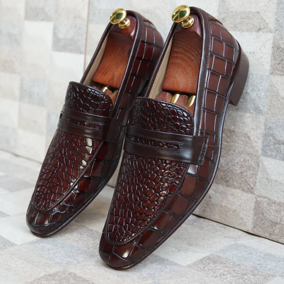 AS-2703 (c) -Adler Shoes Makes Pakistan Best Handmade Leather Shoes.● Upper: 100% Original Aniline Leather ● Sole: 100% Original Cow Leather Sole ● Lining: Anti-bacterial lining with added comfort ● Warranty: 3-Month Repair Warranty