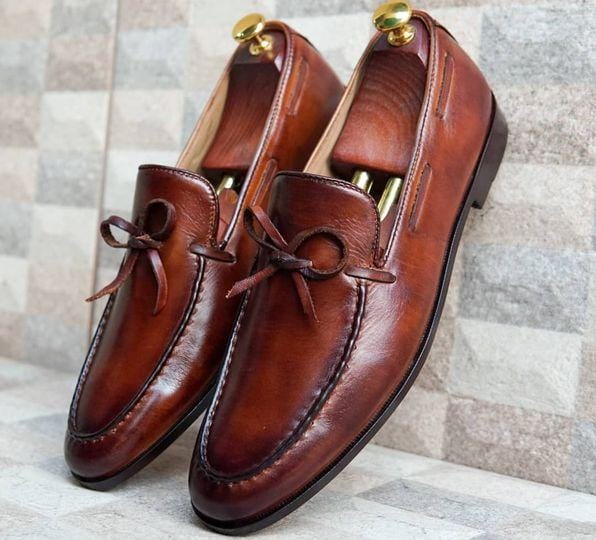 AS-7777 -Brotachi -Adler Shoes Makes Pakistan Best Handmade Leather Shoes.● Upper: 100% Original Aniline Leather ● Sole: 100% Original Cow Leather Sole ● Lining: Anti-bacterial lining with added comfort ● Warranty: 3-Month Repair Warranty