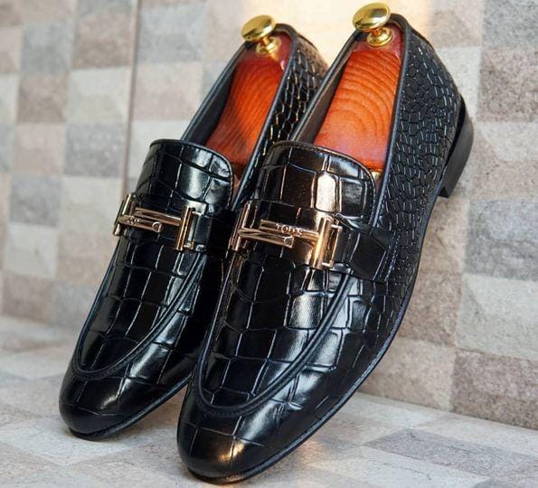 AS-2800 -IB- (c)-Adler Shoes Makes Pakistan Best Handmade Leather Shoes.● Upper: 100% Original Aniline Leather ● Sole: 100% Original Cow Leather Sole ● Lining: Anti-bacterial lining with added comfort ● Warranty: 3-Month Repair Warranty