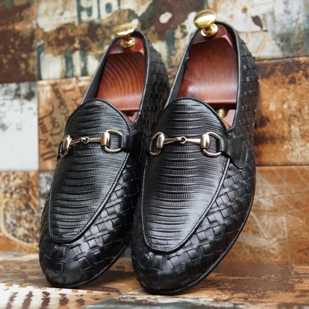 AS-2812 -BLK -Adler Shoes Makes Pakistan Best Handmade Leather Shoes.● Upper: 100% Original Aniline Leather ● Sole: 100% Original Cow Leather Sole ● Lining: Anti-bacterial lining with added comfort ● Warranty: 3-Month Repair Warranty