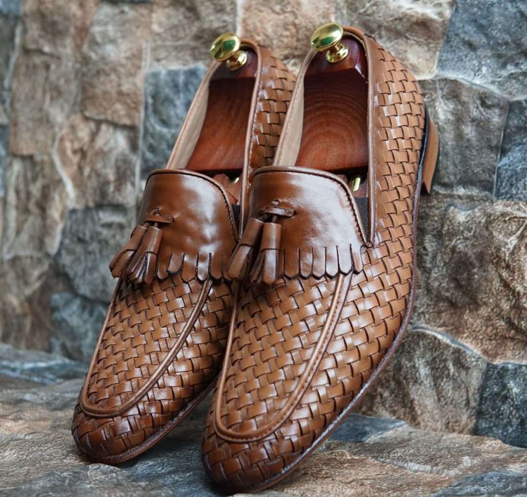 AS-2641 -Adler Shoes Makes Pakistan Best Handmade Leather Shoes.● Upper: 100% Original Aniline Leather ● Sole: 100% Original Cow Leather Sole ● Lining: Anti-bacterial lining with added comfort ● Warranty: 3-Month Repair Warranty