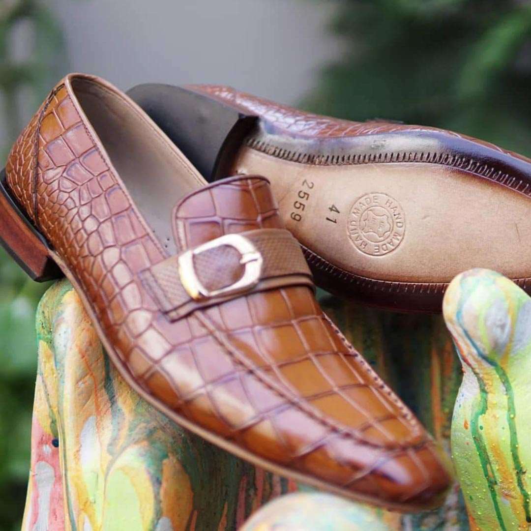 AS-2559 (c) -Adler Shoes Makes Pakistan Best Handmade Leather Shoes.● Upper: 100% Original Aniline Leather ● Sole: 100% Original Cow Leather Sole ● Lining: Anti-bacterial lining with added comfort ● Warranty: 3-Month Repair Warranty