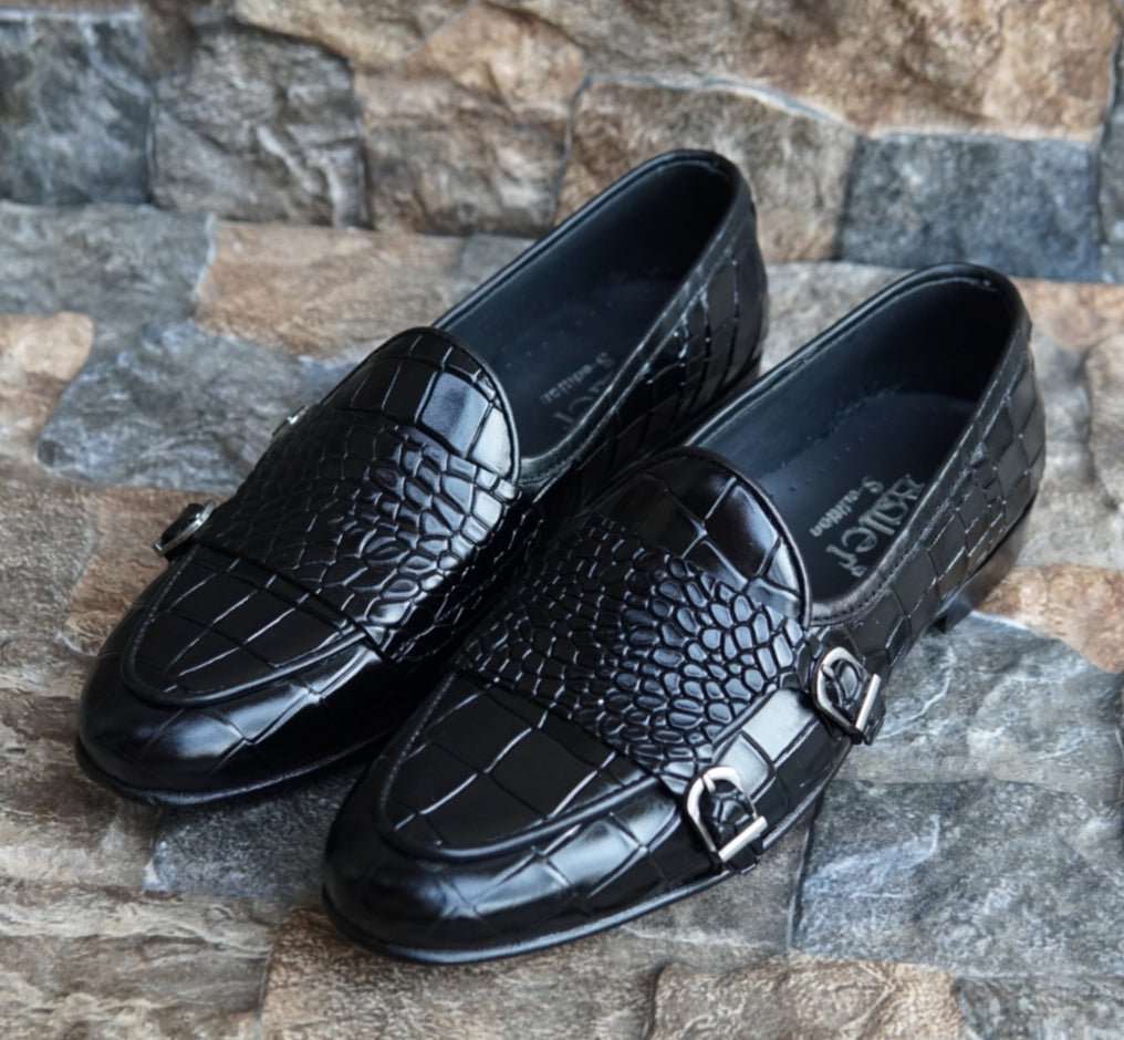 AS-2752 BLK- (c) -Adler Shoes Makes Pakistan Best Handmade Leather Shoes.● Upper: 100% Original Aniline Leather ● Sole: 100% Original Cow Leather Sole ● Lining: Anti-bacterial lining with added comfort ● Warranty: 3-Month Repair Warranty