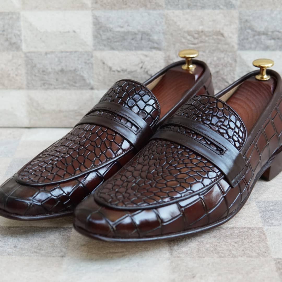 AS-2703 (c) -Adler Shoes Makes Pakistan Best Handmade Leather Shoes.● Upper: 100% Original Aniline Leather ● Sole: 100% Original Cow Leather Sole ● Lining: Anti-bacterial lining with added comfort ● Warranty: 3-Month Repair Warranty