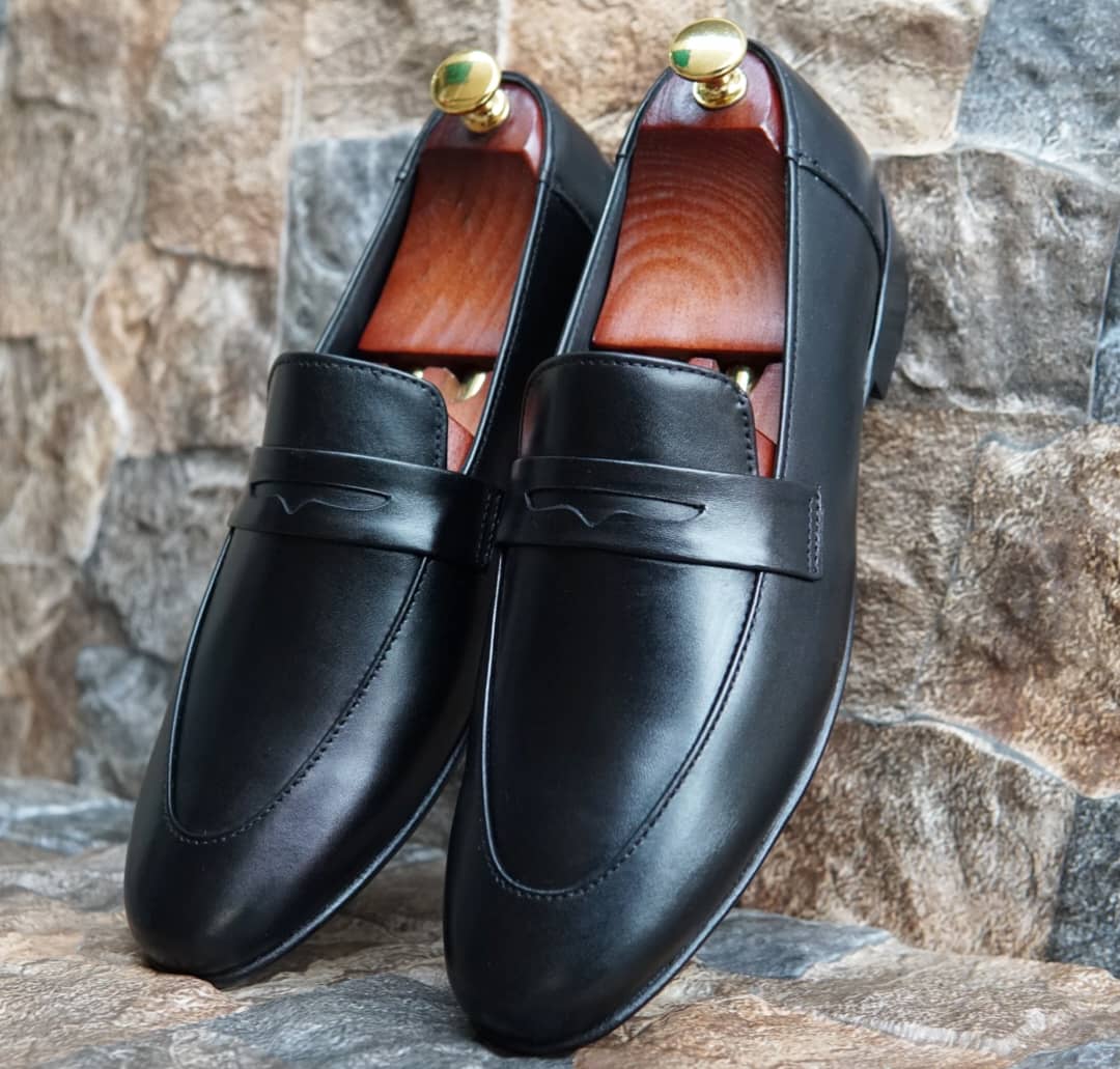 AS-2740 -Adler Shoes Makes Pakistan Best Handmade Leather Shoes.● Upper: 100% Original Aniline Leather ● Sole: 100% Original Cow Leather Sole ● Lining: Anti-bacterial lining with added comfort ● Warranty: 3-Month Repair Warranty