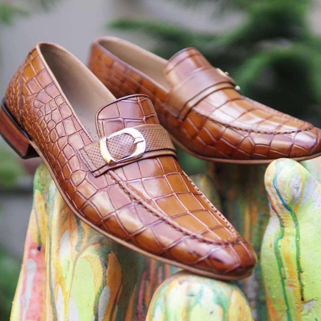 AS-2559 (c) -Adler Shoes Makes Pakistan Best Handmade Leather Shoes.● Upper: 100% Original Aniline Leather ● Sole: 100% Original Cow Leather Sole ● Lining: Anti-bacterial lining with added comfort ● Warranty: 3-Month Repair Warranty