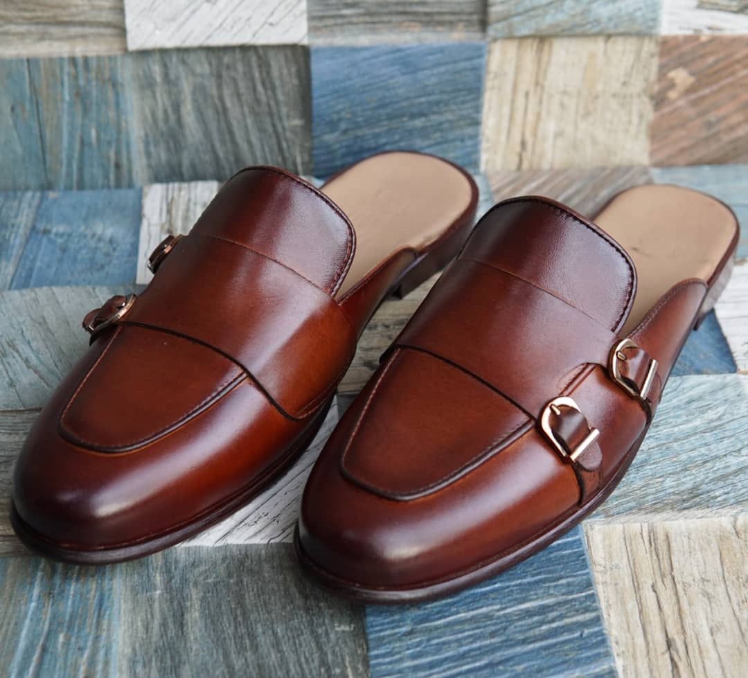 AS-0072 -Adler Shoes Makes Pakistan Best Handmade Leather Shoes.● Upper: 100% Original Aniline Leather ● Sole: 100% Original Cow Leather Sole ● Lining: Anti-bacterial lining with added comfort ● Warranty: 3-Month Repair Warranty