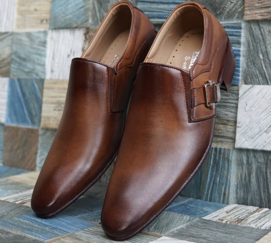 AS-2534 -Brotachi -Adler Shoes Makes Pakistan Best Handmade Leather Shoes.● Upper: 100% Original Aniline Leather ● Sole: 100% Original Cow Leather Sole ● Lining: Anti-bacterial lining with added comfort ● Warranty: 3-Month Repair Warranty