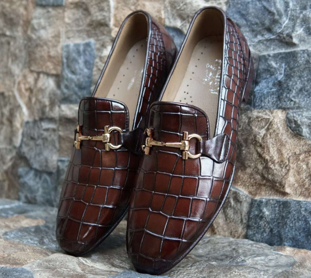 AS-2759 -B- (c) -Adler Shoes Makes Pakistan Best Handmade Leather Shoes.● Upper: 100% Original Aniline Leather ● Sole: 100% Original Cow Leather Sole ● Lining: Anti-bacterial lining with added comfort ● Warranty: 3-Month Repair Warranty