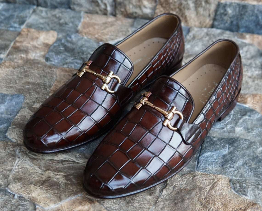 AS-2759 -B- (c) -Adler Shoes Makes Pakistan Best Handmade Leather Shoes.● Upper: 100% Original Aniline Leather ● Sole: 100% Original Cow Leather Sole ● Lining: Anti-bacterial lining with added comfort ● Warranty: 3-Month Repair Warranty