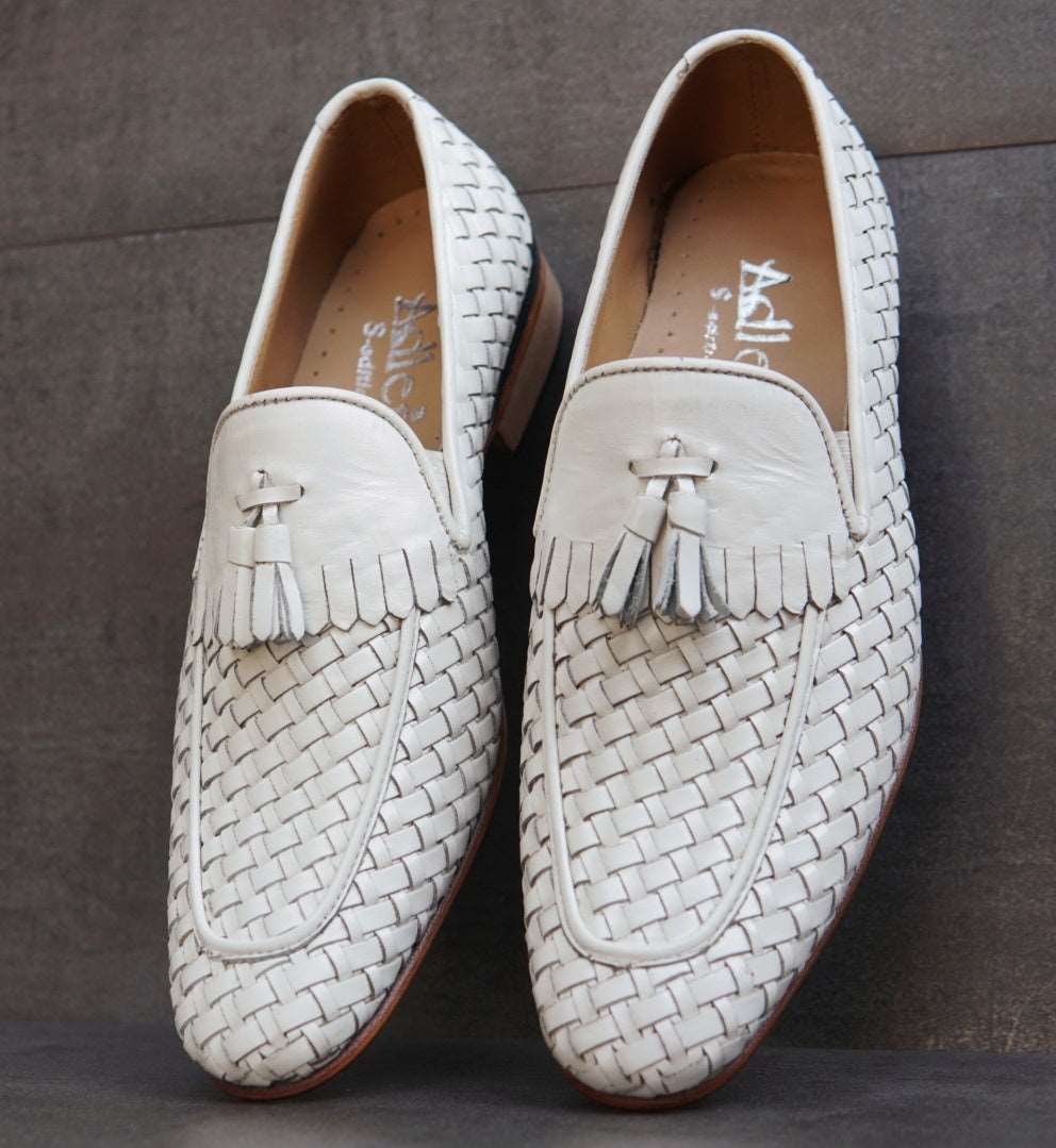 AS- 2641 White Goat -Adler Shoes Makes Pakistan Best Handmade Leather Shoes.● Upper: 100% Original Aniline Leather ● Sole: 100% Original Cow Leather Sole ● Lining: Anti-bacterial lining with added comfort ● Warranty: 3-Month Repair Warranty