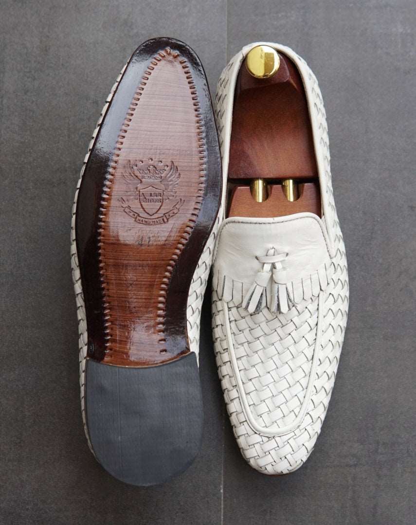 AS- 2641 White Goat -Adler Shoes Makes Pakistan Best Handmade Leather Shoes.● Upper: 100% Original Aniline Leather ● Sole: 100% Original Cow Leather Sole ● Lining: Anti-bacterial lining with added comfort ● Warranty: 3-Month Repair Warranty