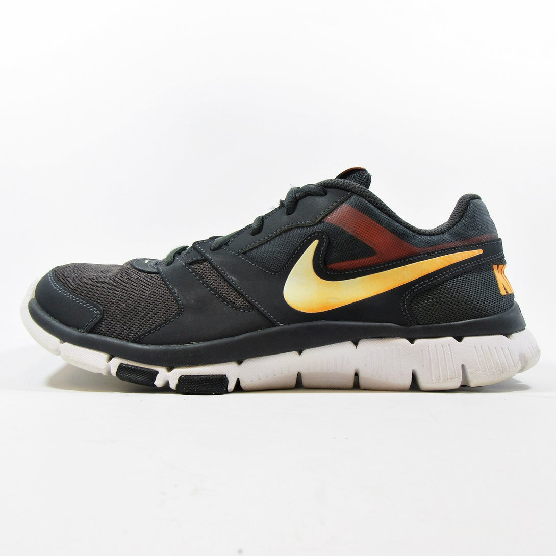 NIKE Total Core Trainer - Khazanay