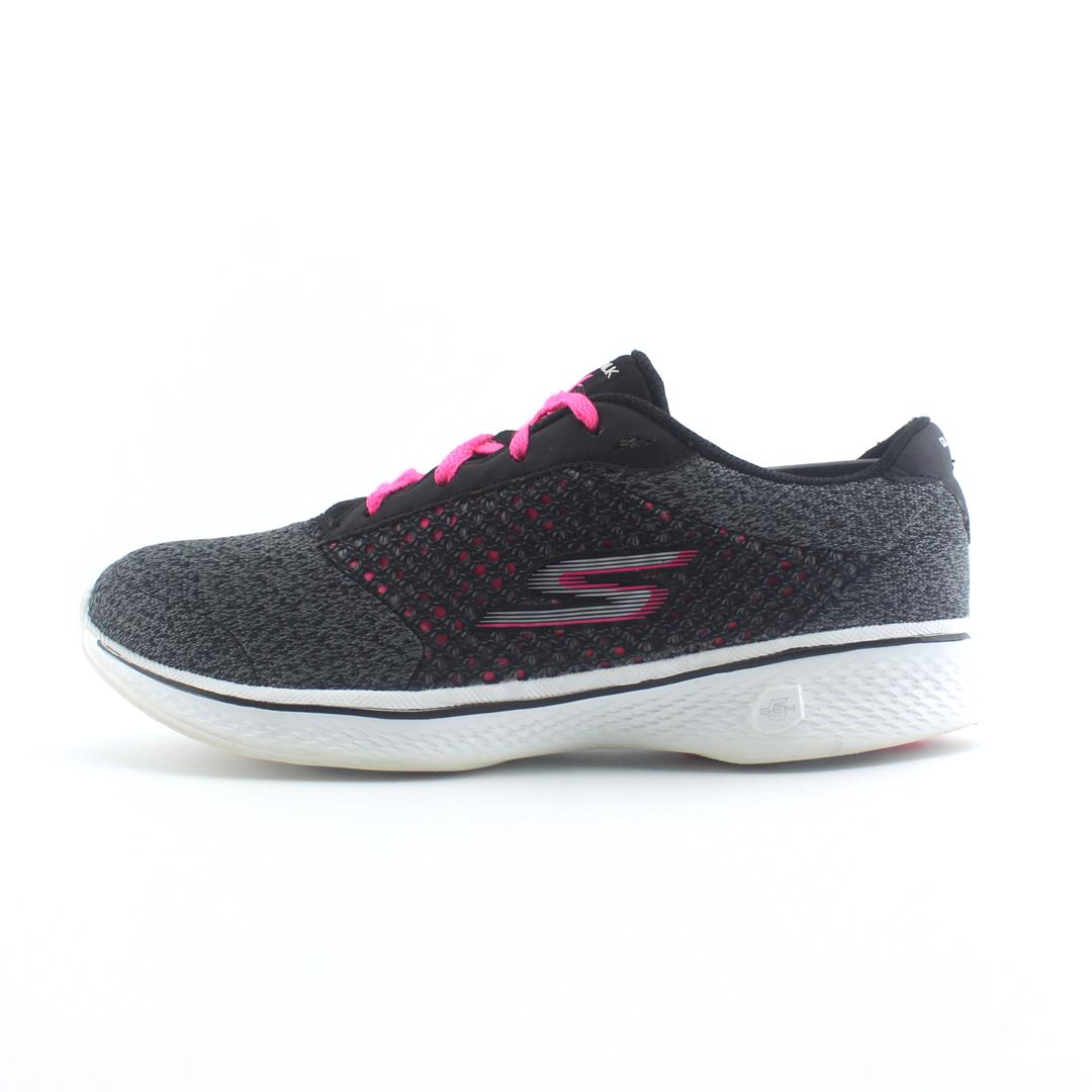 Skechers go walk hotsell 4 price in pakistan